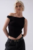 Kayık Yaka Yırtmaç Detay Bluz thumbnail 3
