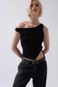 Kayık Yaka Yırtmaç Detay Bluz thumbnail 6