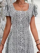 Kadın Kısa Kollu Kare Yaka önden Düğmeli çiçekli Süprem Elbise thumbnail 2