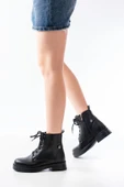 02-2003 Siyah Bağcıklı Fermuarlı Günlük Kadın Bot thumbnail 7