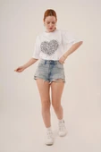 Kalp Baskılı Crop Beyaz Tişört thumbnail 8
