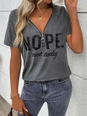 Kadın Kısa Kollu önden Fermuarlı Yazı Baskılı Viskon Bluz thumbnail 2