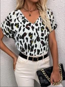 Kadın Kısa Kollu V Yaka Leopar Desen Krep Bluz thumbnail 1