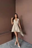 KOLSUZ GOLD DÜĞME ELBİSE PENS VE PİLELİ KISA - Bej thumbnail 1