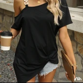 Kadın Tek Omuzu Açık Toka Detaylı Viskon Bluz thumbnail 4