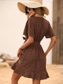 Kadın Kısa Kelebek Kollu Kruvaze Yakalı Belden Kuşaklı Kısa Desenli Süprem Elbise thumbnail 4