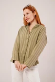 Düğmeli Ve Çizgi Detaylı Yeşil Gömlek thumbnail 4