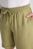 Hafif ve Rahat Duble Paça Müslin Erkek Şort - Açık Haki thumbnail 2