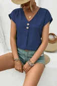 Kadın Kısa Kollu V Yakalı Düğmeli Keten Bluz thumbnail 2