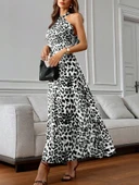 Kadın Omuzlardan Açık Boyundan çapraz Bağlama Detaylı Süprem Elbise thumbnail 2