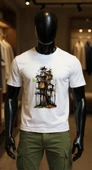 Erkek Beyaz Relaxed Fit %100 Pamuk Tişört – Suluboya Ağaç Ev Büyük Ön Baskılı thumbnail 1