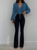 Kadın Uzun Kollu Kruvaze Yaka Sandy Bluz thumbnail 4