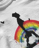 Erkek Beyaz Relaxed Fit %100 Pamuk Tişört – Gökkuşağı Graffiti & Silüet Baskılı thumbnail 3