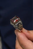 Kare Kırmızı Taşlı Kral Motifli 925 Gümüş Erkek Yüzük thumbnail 4