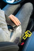 Emniyet Kemeri Aparatı, Şişe Açıcı, Evrensel Uyumlu thumbnail 5