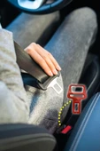 Emniyet Kemeri Aparatı, Şişe Açıcı, Evrensel Uyumlu thumbnail 8