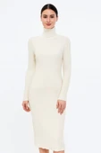 Kadın Boğazlı Uzun Fitilli Triko Dokuma Elbise - Beyaz thumbnail 1