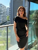Kadın Kısa Kollu Tek Omuz Askı Ve Aksesuar Detay Beli Lastikli Krep Elbise - 4