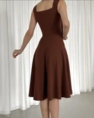 Kadın Krep Kumaş Askılı Kalp Yaka Düğme Detay Midi Boy Elbise - 3