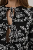 Fiyonk Bağlamalı Brode Bluz - Siyah thumbnail 4