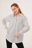 Çift Çizgi Geçişli Düğmeli Gri Gömlek thumbnail 1