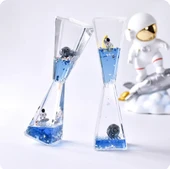 Uzay Temalı Dökülen Yağ Kum Saati thumbnail 6