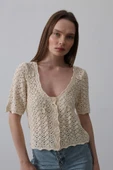 Çiçek Detaylı Düğmeli Triko - Ekru thumbnail 3