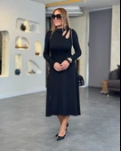 Kadın Uzun Kollu Balıkçı Yaka Omuzda Damla Detaylı Yırtmaçlı Krep Midi Elbise thumbnail 1