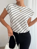 Kadın Kısa Yarasa Kollu Bisiklet Yaka çizgi Desenli Atlas Bluz thumbnail 2