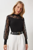 Kadın Uzun Kollu Dantel Detay Bluz thumbnail 1