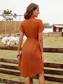 Kadın Kısa Kollu Yakalı önden Düğmeli Beli Kuşaklı Bürümcük Elbise thumbnail 4