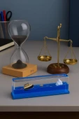 Ofisinize Sanat Katın 3’lü Masaüstü Dekorasyonu Batmayan Gemi Biblosu Kum Saati ve Adalet Terazisi thumbnail 1