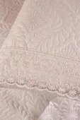 Zoya Dantelli Kapitoneli Ultrasonik Çift Kişilik Yatak Örtüsü Pudra thumbnail 5