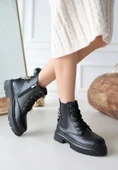 Harte Siyah Cilt Bağcıklı Kadın Bot thumbnail 2