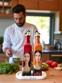 El Yapımı Sanatsal Yağdanlık Seti, Kadın Portreli Cam Şişe Tasarımı, Sirkelik & Sosluk thumbnail 9