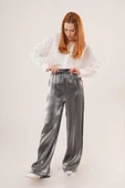 Parlak Görünümlü Cepli Antrasit Bol Paça Pantolon thumbnail 1