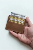 Hakiki Deri Kartlık Ultra ince Minimal Tasarım Kişiye Özel İsim Baskılı Kahverengi thumbnail 4