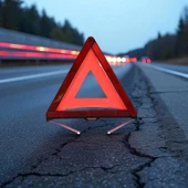 Üçgen Reflektörlü Araç Uyarı Levhası Katlanabilir Trafik Güvenlik Uyarı Levhası Acil Durum Yol Kenarı Ekipmanı thumbnail 8