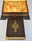 Ahşap Kutulu Nakış İşlemeli Besmele-i Şerifli Kuran-ı Kerim Seti (Hafız Boy) thumbnail 6