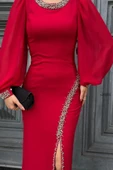 İnci Süsleme Detaylı Yırtmaçlı Abiye Elbise 2223-Kırmızı thumbnail 5