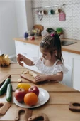 WooDanica Güvenli Ahşap Çocuk Bıçağı ve Özel Kesme Tahtası Seti Mentessori - 2
