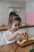 WooDanica Güvenli Ahşap Çocuk Bıçağı ve Özel Kesme Tahtası Seti Mentessori - 1