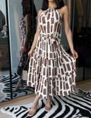 Kadın Viskon Kumaş Ip Askılı Halter Yaka Cepli Midi Boy Elbise thumbnail 2