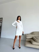 Boğazlı gögüs dekolteli elbise beyaz f2333 - 3