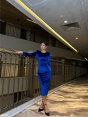 Kadın Bisiklet Yaka Vatkalı Manşet Detay Kadife Kumaş Midi Boy Elbise thumbnail 3