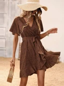 Kadın Kısa Kelebek Kollu Kruvaze Yakalı Belden Kuşaklı Kısa Desenli Süprem Elbise thumbnail 2