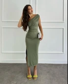 Kadın Tek Omuzu Açık Büzgülü Yandan Yırtmaçlı Uzun Sandy Elbise thumbnail 1