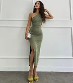 Kadın Tek Omuzu Açık Büzgülü Yandan Yırtmaçlı Uzun Sandy Elbise thumbnail 8