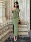 Kadın Tek Omuzu Açık Büzgülü Yandan Yırtmaçlı Uzun Sandy Elbise thumbnail 4