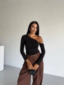 Omuz detaylı kollu bluz siyah f2336 thumbnail 2